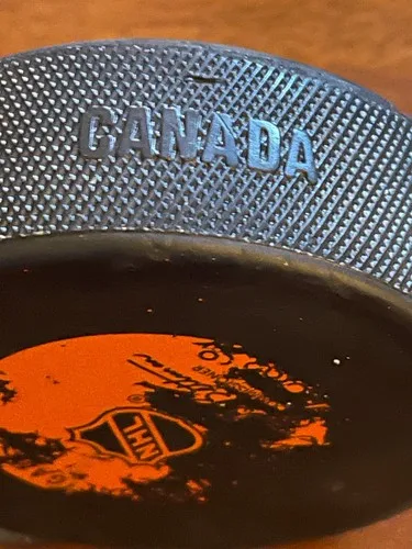 PITTSBURGH PENGUINS VTG GAME PUCK image indicator(4)