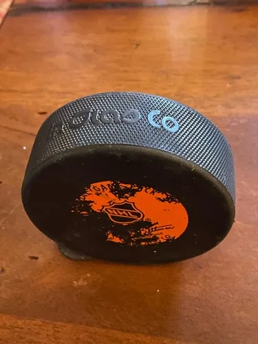 PITTSBURGH PENGUINS VTG GAME PUCK image indicator(6)