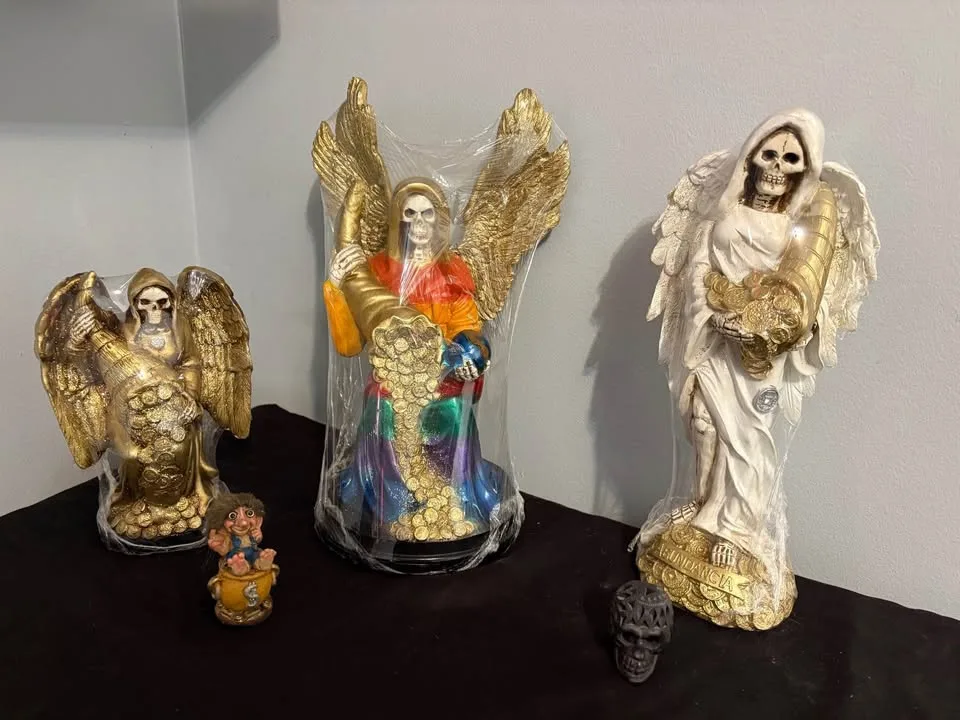 Santa Muerte Images - Various Sizes & Prices image indicator(3)