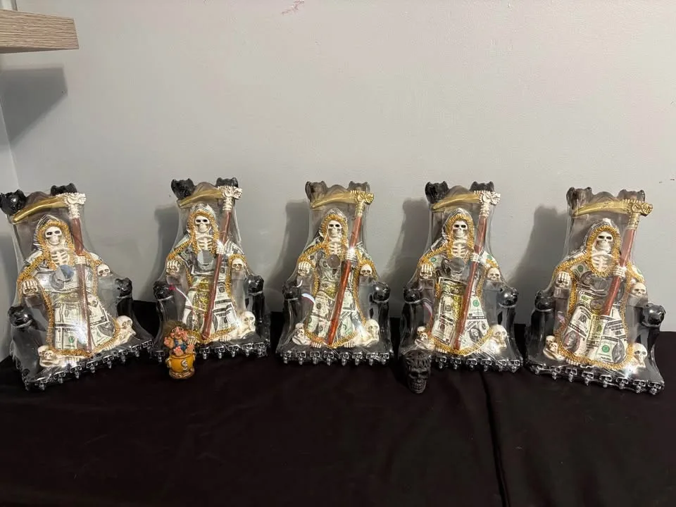Santa Muerte Images - Various Sizes & Prices image indicator(4)