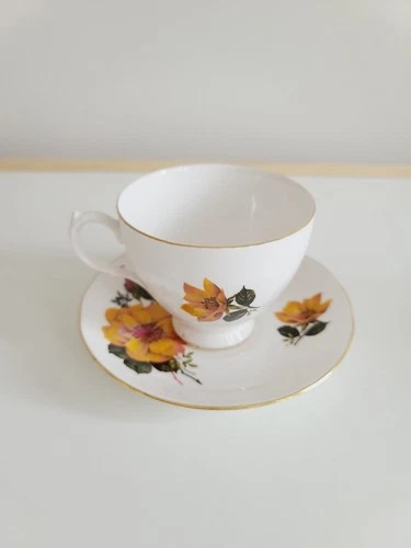 Vintage Royal Vale Bone China Cup & Saucer # 8331 - photo 2