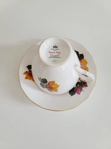 Vintage Royal Vale Bone China Cup & Saucer # 8331 - photo 3