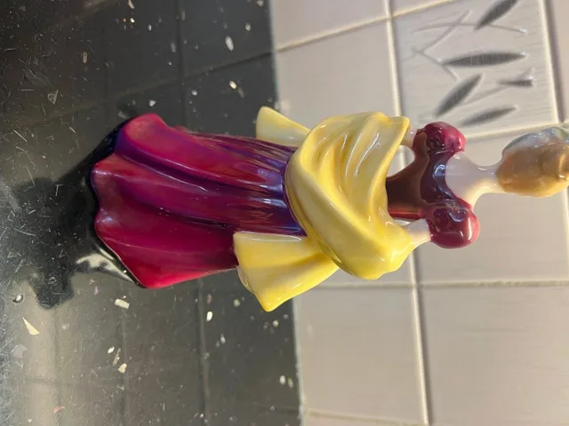 Royal Doulton Figurine Loretta image indicator(2)