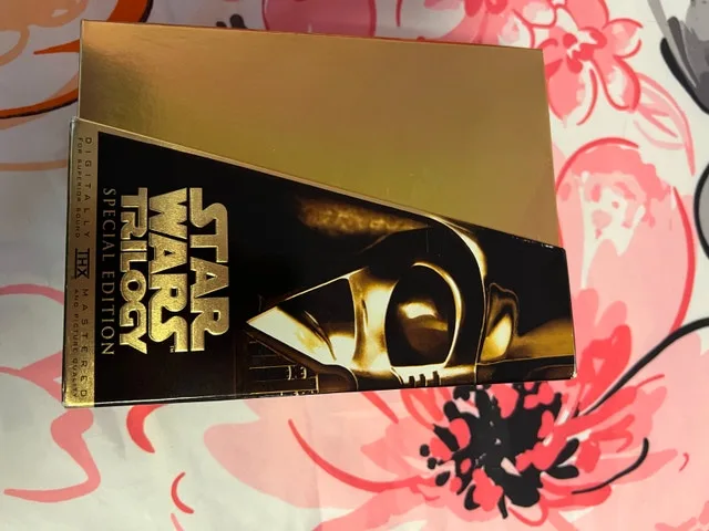 Star Wars Trilogy Special Edition VHS 1997 Gold Box Set image indicator(2)