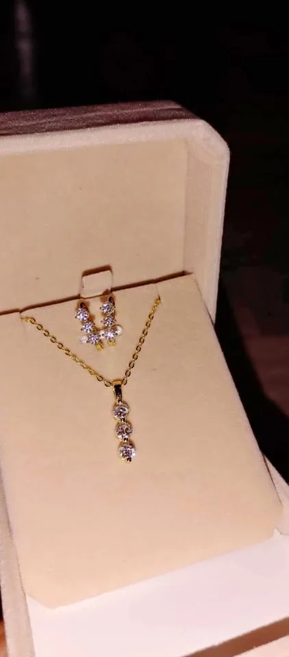 ❤️Brand new yellow good 1.5 ct total diamonds certified earring