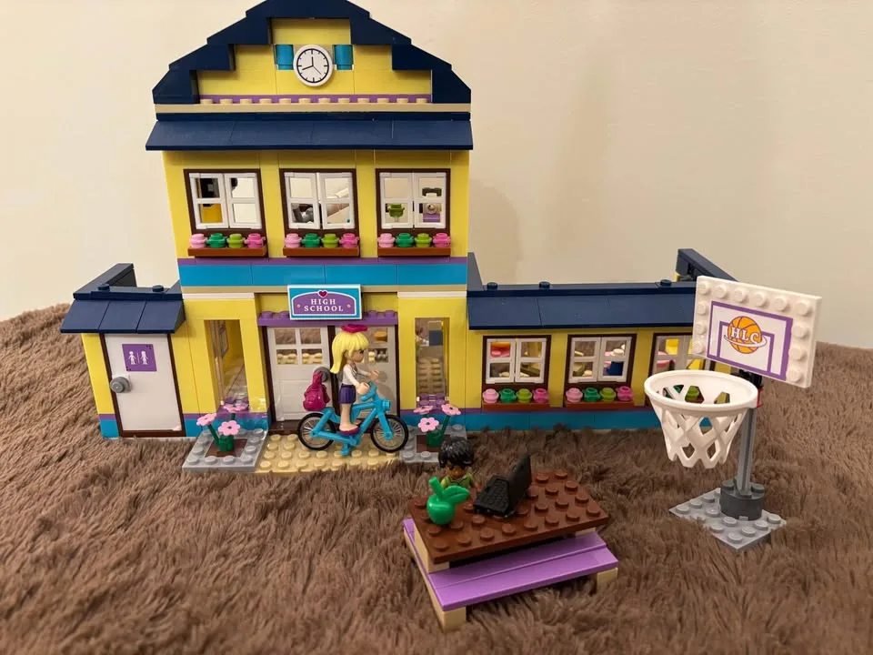 Larger Lego sets (see photos for all) image indicator(8)