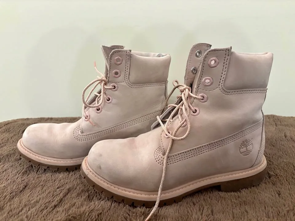 Cute pink timberlands thumbnail