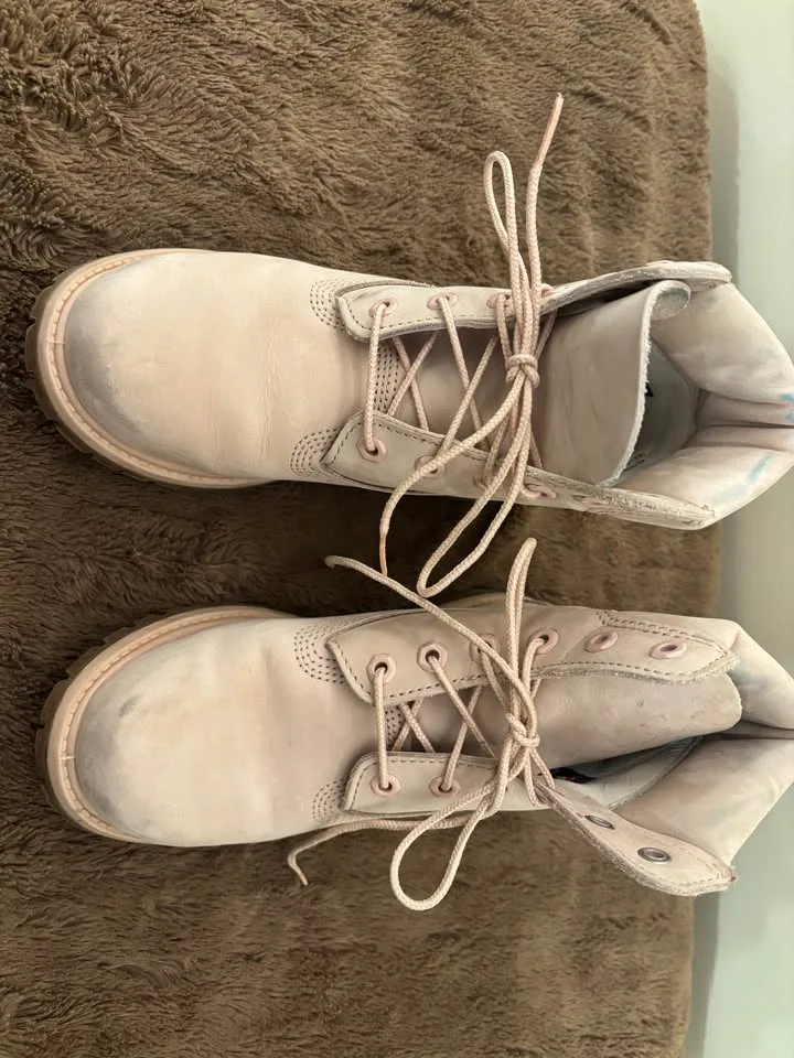 Cute pink timberlands image indicator(2)