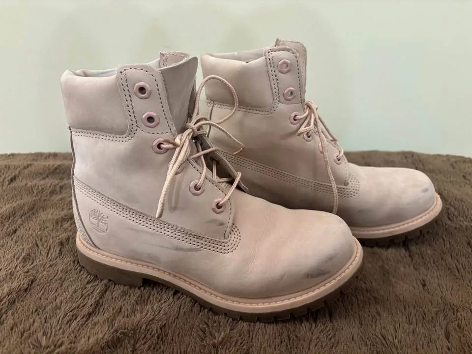 Cute pink timberlands image indicator(3)