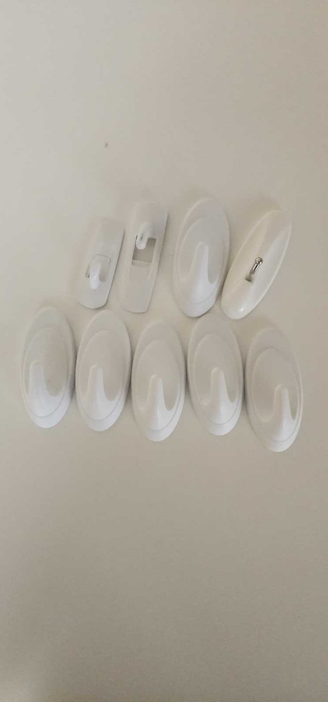 3M hooks and picture hanging sticker