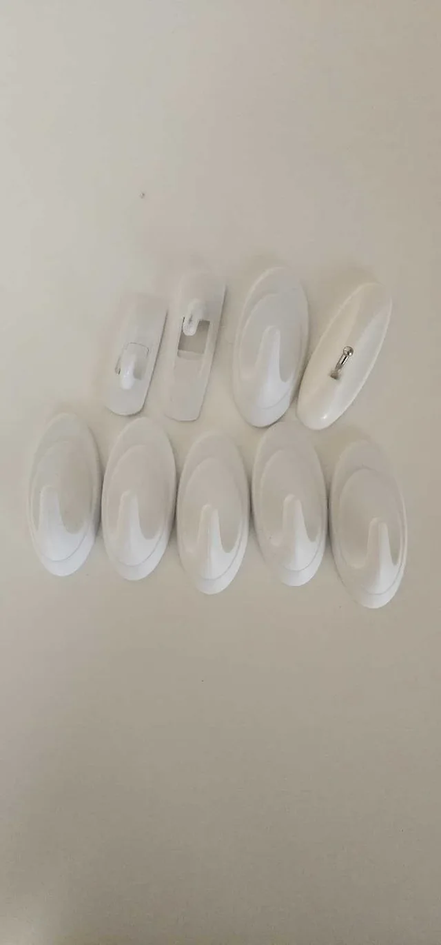 3M hooks and picture hanging sticker