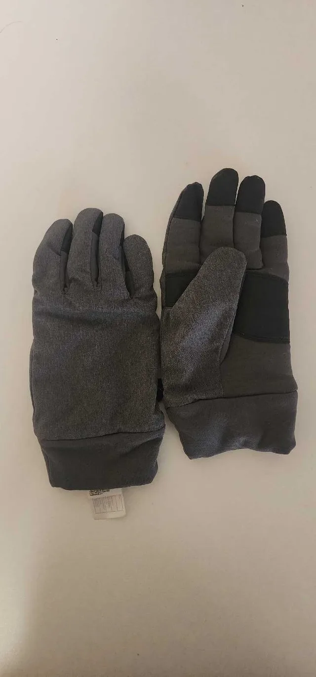 Uniqlo Heattech glove