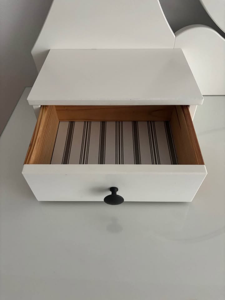 Vanity and Stool - photo 4