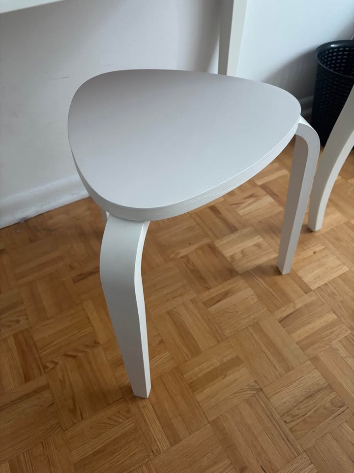 Vanity and Stool - photo 5