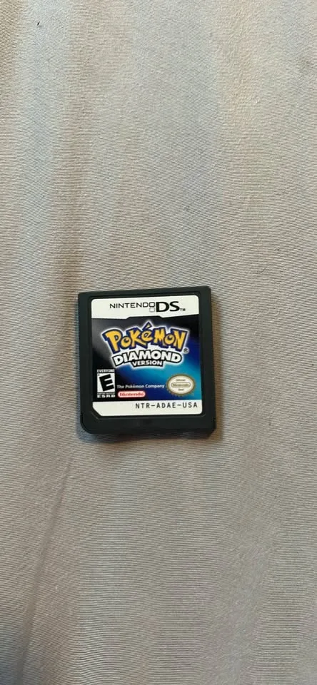 Nintendo DS with carrying case and games image indicator(4)