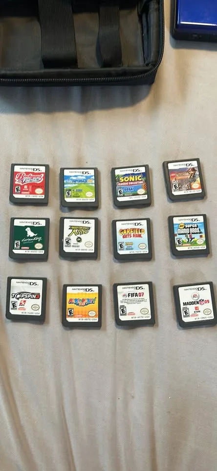 Nintendo DS with carrying case and games image indicator(5)