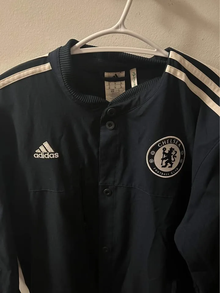 Chelsea pre match jacket image indicator(2)