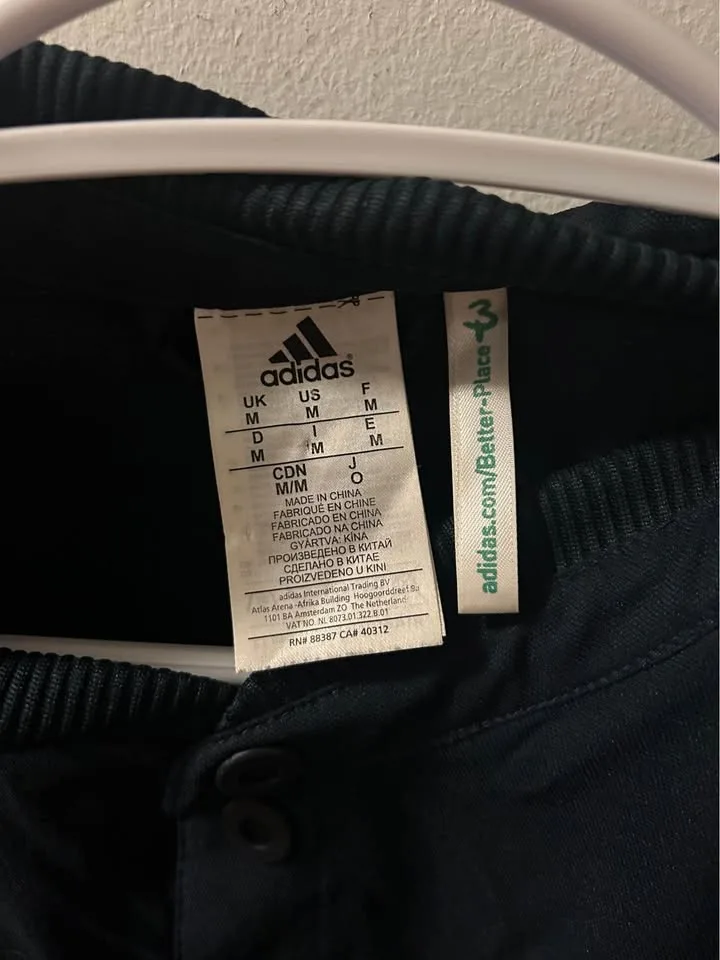 Chelsea pre match jacket image indicator(3)