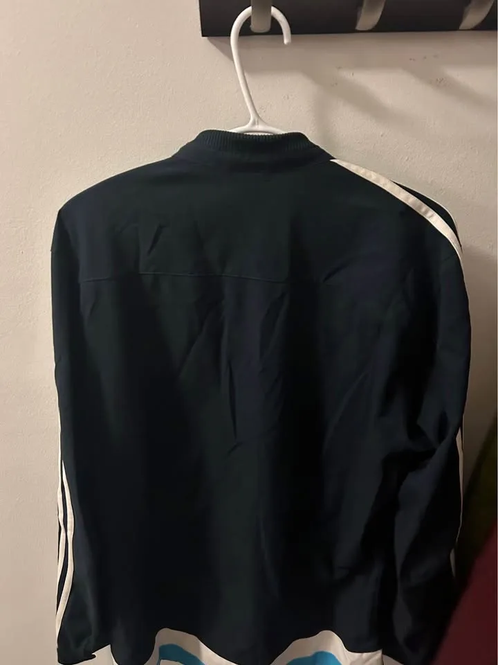 Chelsea pre match jacket image indicator(4)