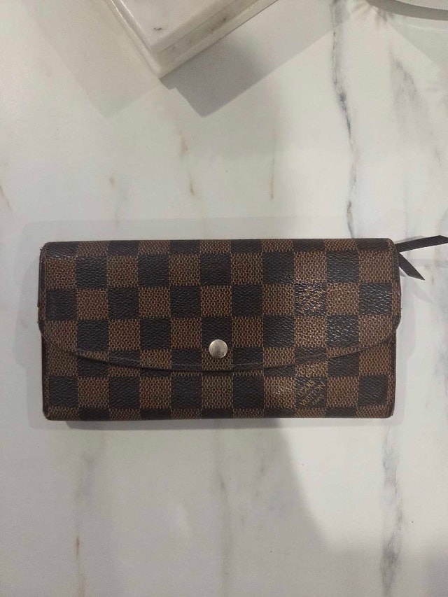 Authentic Louis Vuitton Damier Emilie Wallet