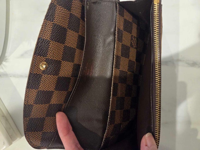 Authentic Louis Vuitton Damier Emilie Wallet - photo 4