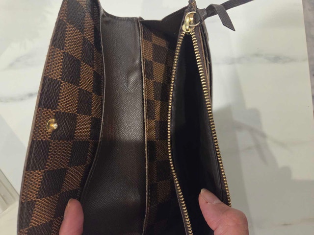 Authentic Louis Vuitton Damier Emilie Wallet - photo 5