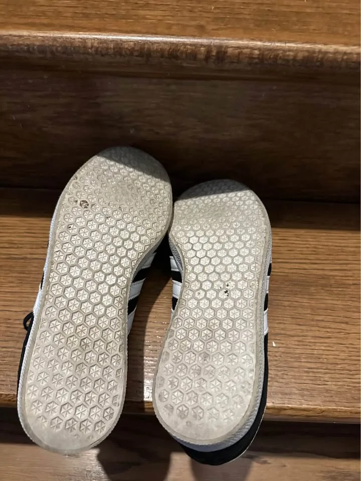 Women’s Adidas Gazelle image indicator(4)