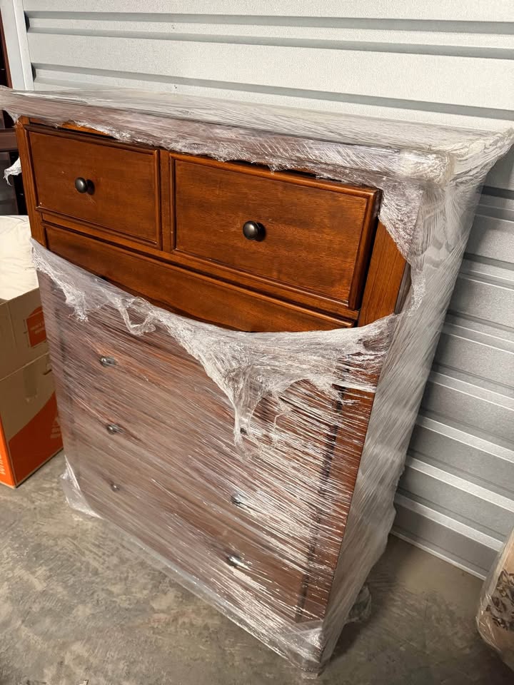 LIKE NEW Art Van 5 Drawer Hardwood Tall Dresser Chest - photo 2