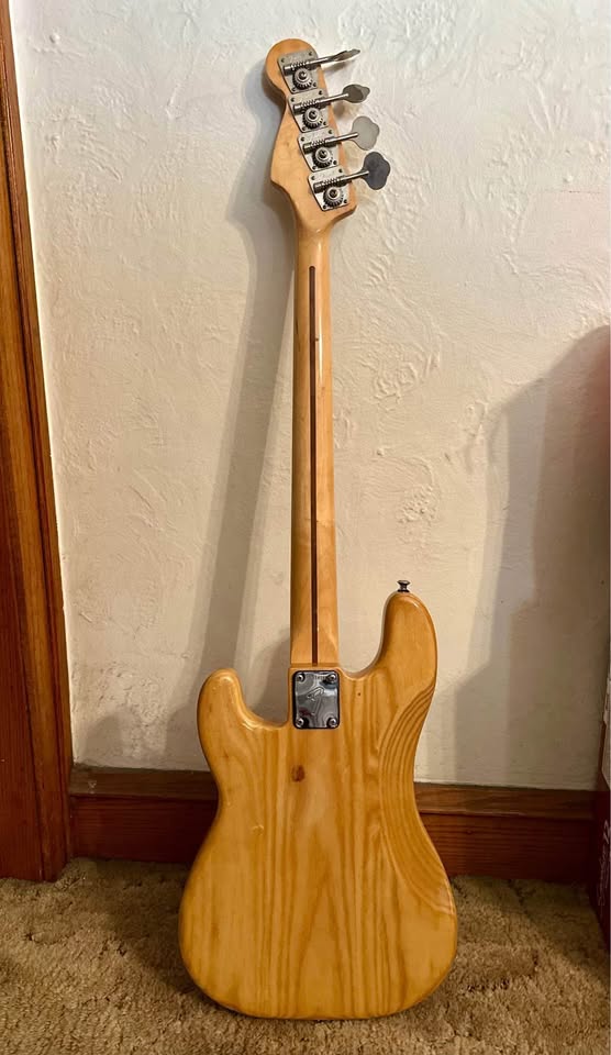 BEAUTIFUL 1975 FENDER P BASS ORIGINAL w/aged cellulose pickguard - photo 2