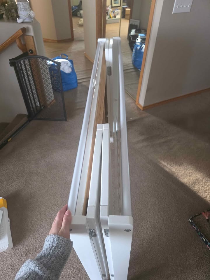 Foldable standard crib w crib mattress - photo 2