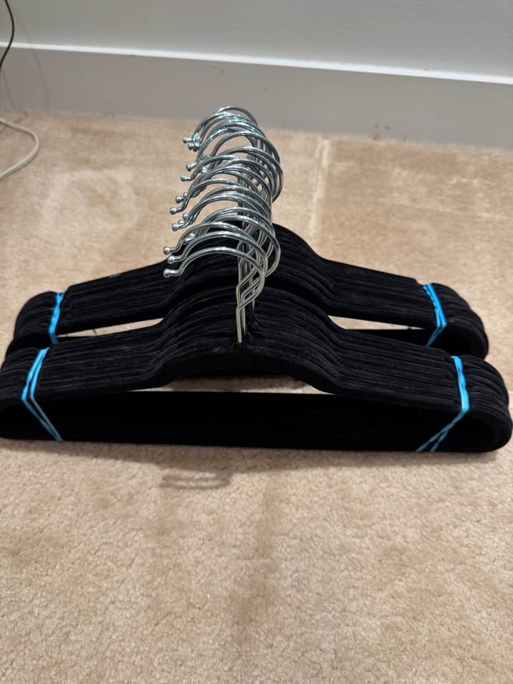 65 Hangers – Velvet, Colorful & White + Clip Hangers - photo 2