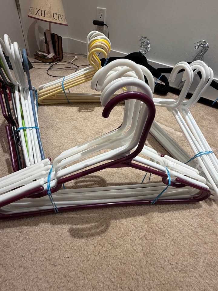 65 Hangers – Velvet, Colorful & White + Clip Hangers - photo 4