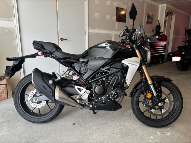 2022 Honda CB300R - photo 2