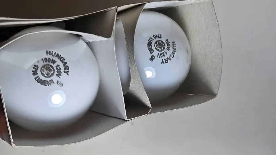 3 Boxes GE Basic 100 Watt Light Bulbs (4 Bulbs Per Box) image indicator(3)