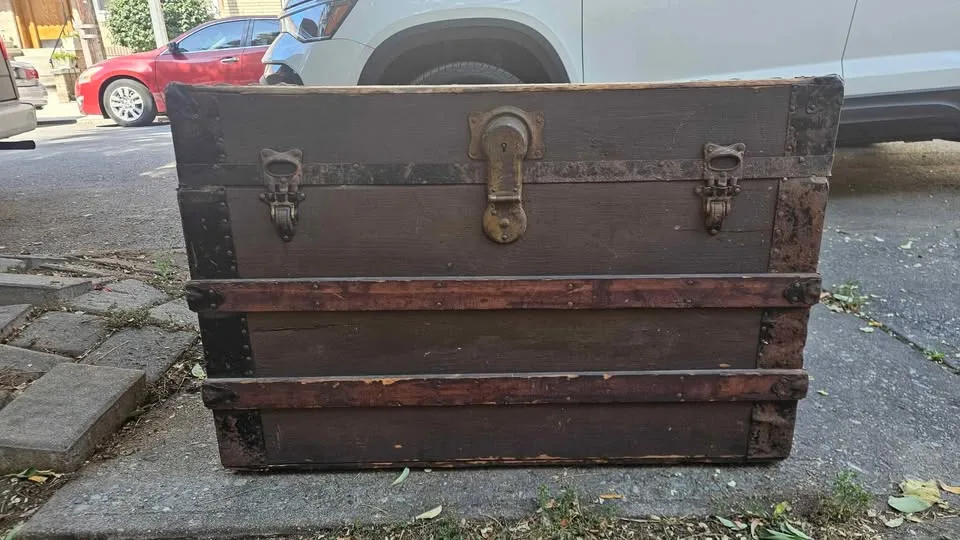 Antique Wooden Steamer Trunk – Rustic Storage Chest image indicator(2)