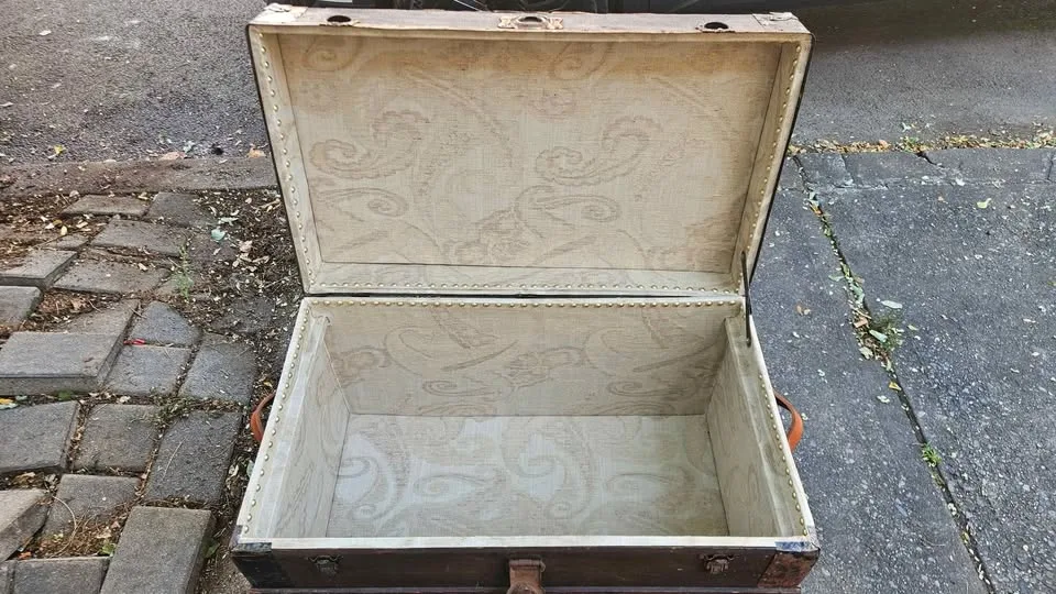 Antique Wooden Steamer Trunk – Rustic Storage Chest image indicator(3)