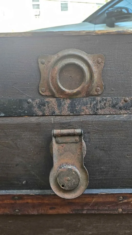 Antique Wooden Steamer Trunk – Rustic Storage Chest image indicator(8)