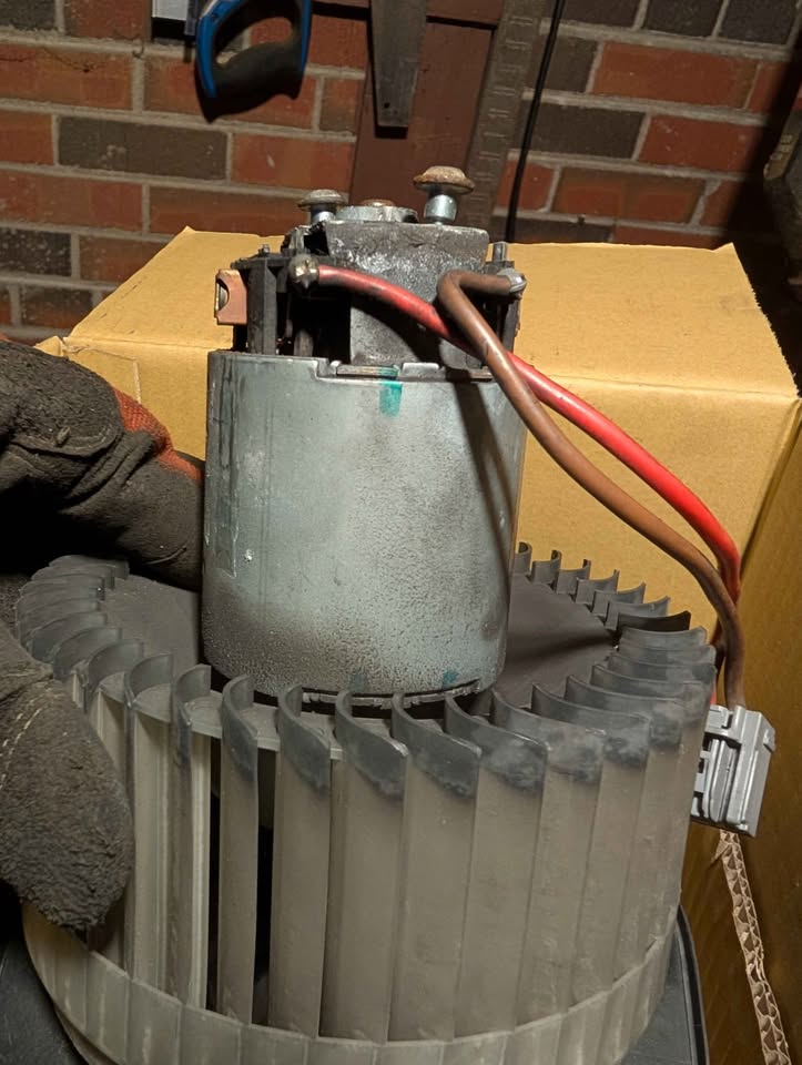 P2 Volvo Blower Motor Fan - photo 4