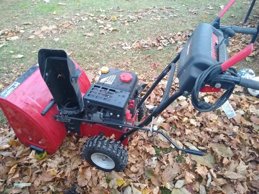 CRAFTSMAN 24-in Snow Blower w/ Electric Start image indicator(6)