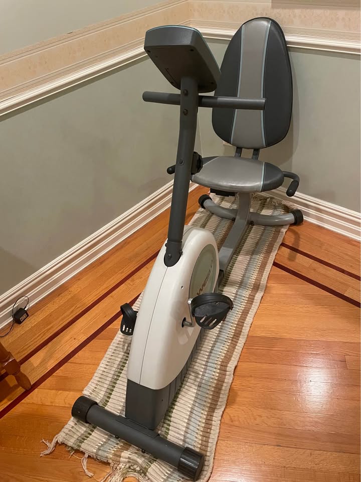Weslo Pursuit Recumbent Stationary Bike – Quiet & Smooth - photo 5
