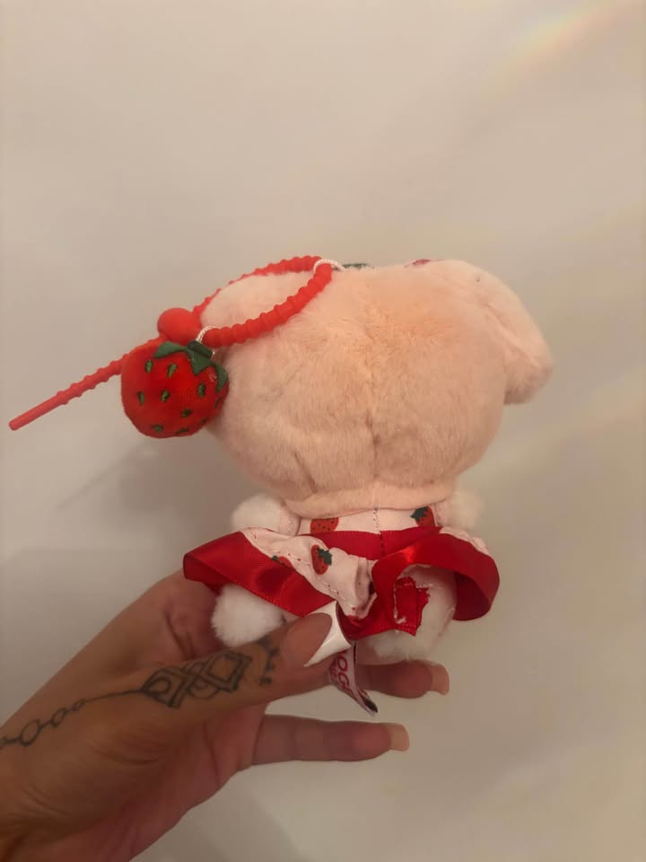 My Melody Strawberry keychain - photo 2