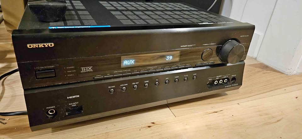 Onkyo TX-SR608 7.2-Channel THX AV Receiver + Remote — Excellent