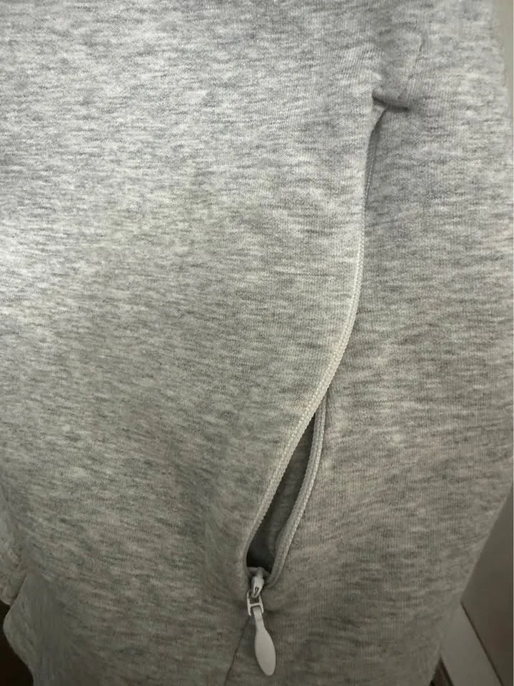 Woman’s Large Zip-Up Puma Sweater image indicator(4)