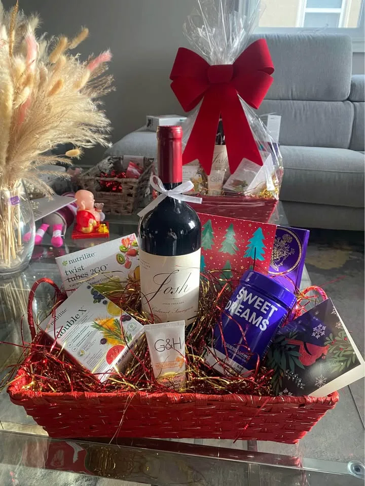 Personalized gift wrapping service for any occasion image indicator(4)