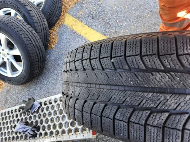 Michelin X-Ice Winter Tires 245/60R 18 image indicator(3)