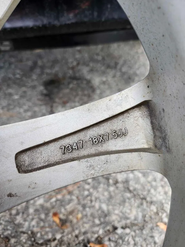 Michelin X-Ice Winter Tires 245/60R 18 image indicator(7)