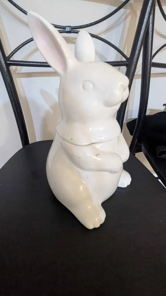 Ceramic white bunny centerpiece image indicator(2)