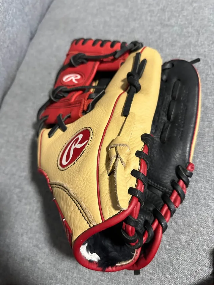 Kids Rawlings Baseball Glove image indicator(2)