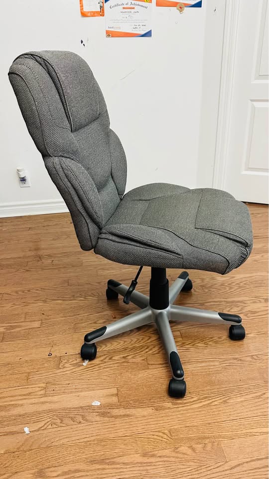 🪑 Comfortable Office Chair – Height Adjustable & Reclines – $30 - photo 2