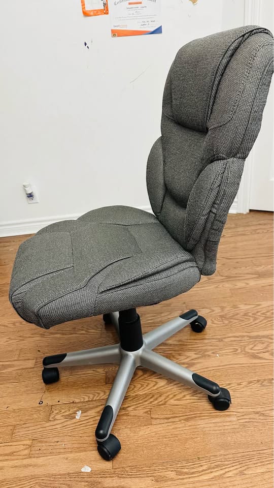 🪑 Comfortable Office Chair – Height Adjustable & Reclines – $30 - photo 3